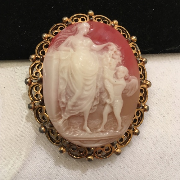 Vintage Jewelry - Vintage Cameo Scarf Pin